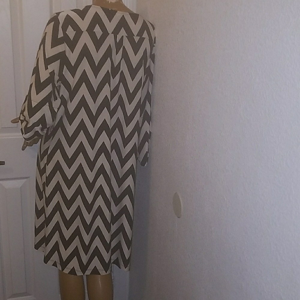 Dress - Picture 2 of 2